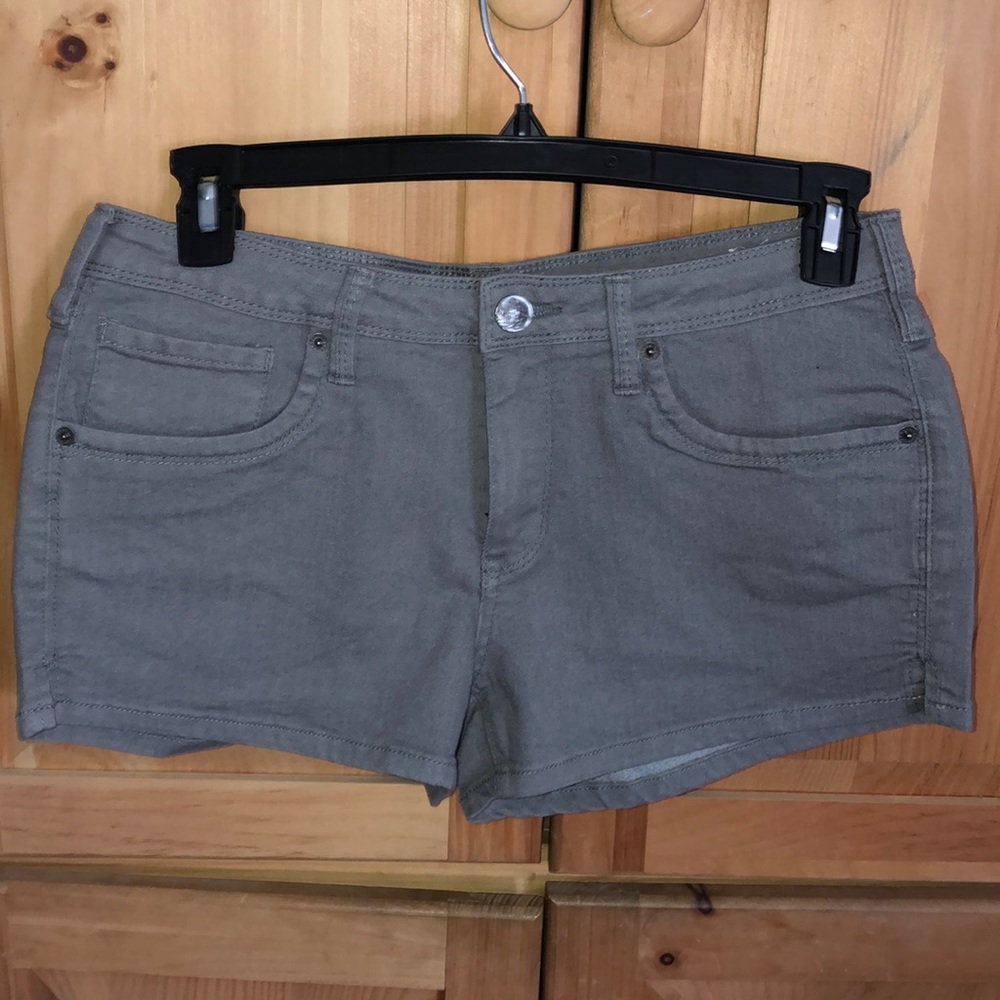 Women shorts never worn